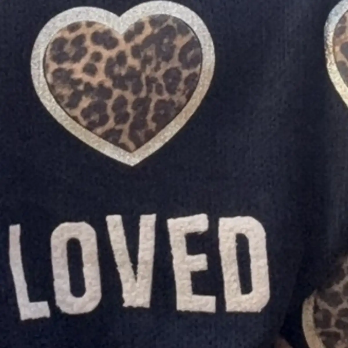 PULL COEURS LEOPARD.  Taille gourmande