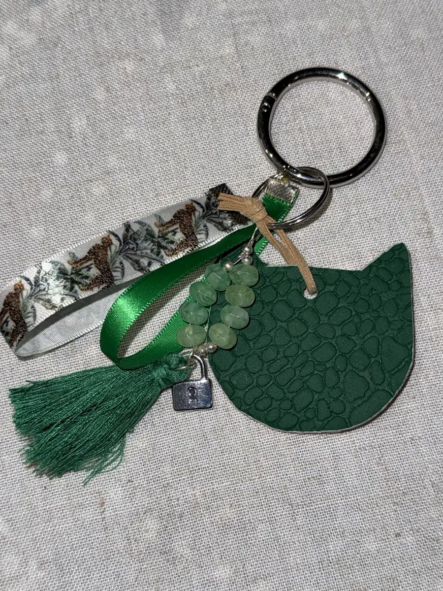 BIJOU DE CABAS VERT