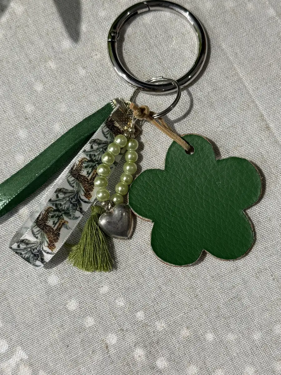 BIJOU DE CABAS VERT