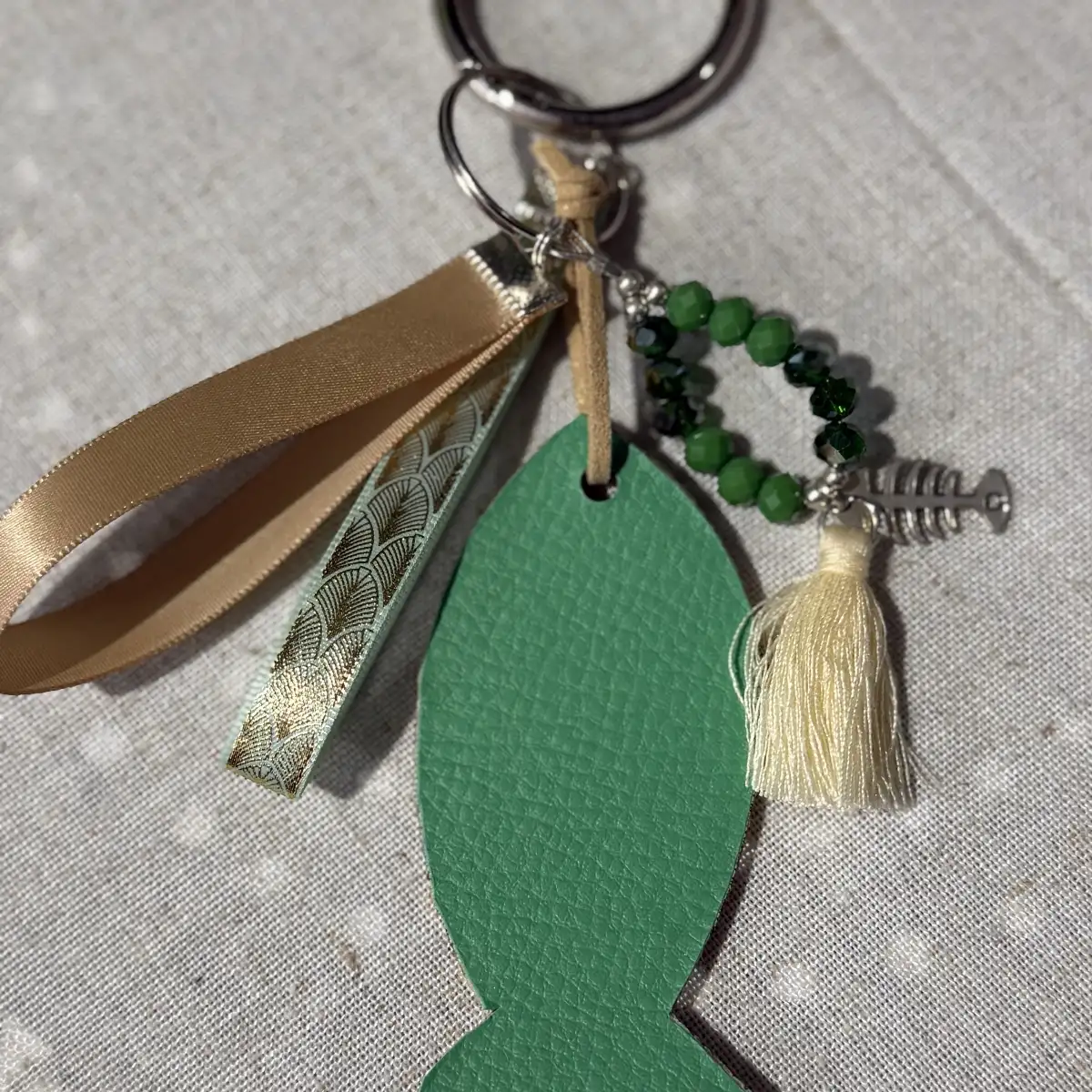 BIJOU DE CABAS VERT