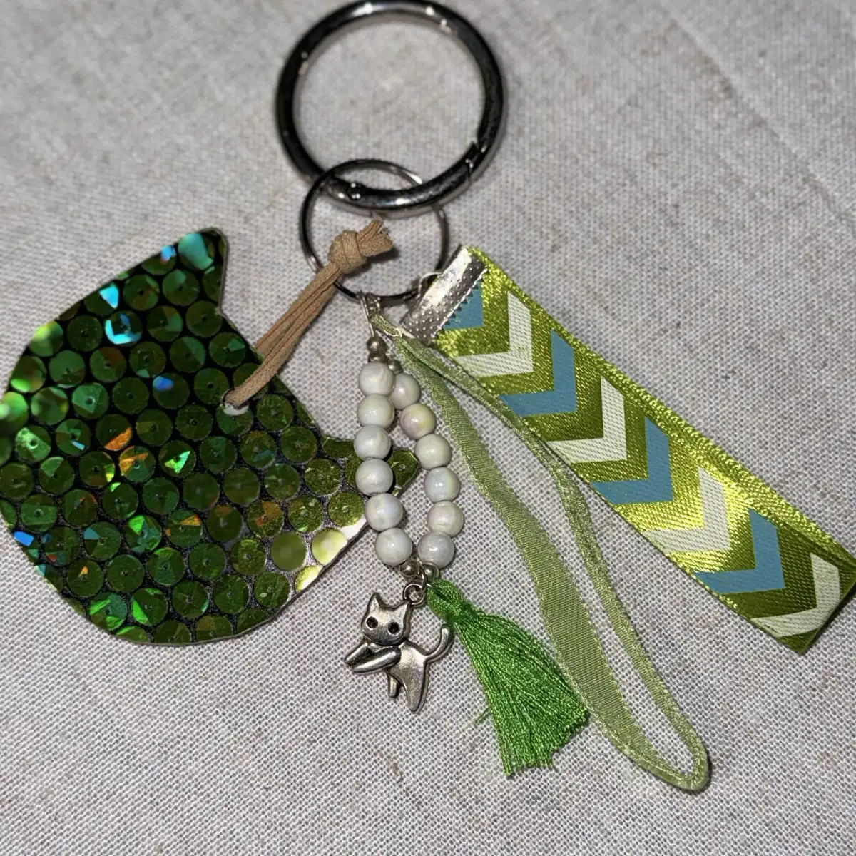 BIJOU DE CABAS VERT
