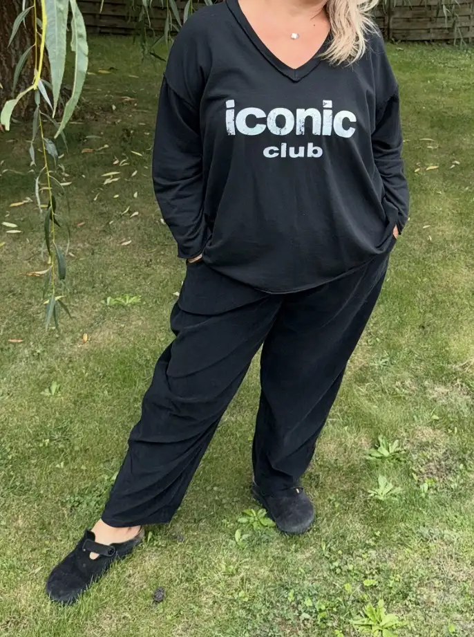 TSHIRT ICONIQUE COL V MANCHES LONGUES