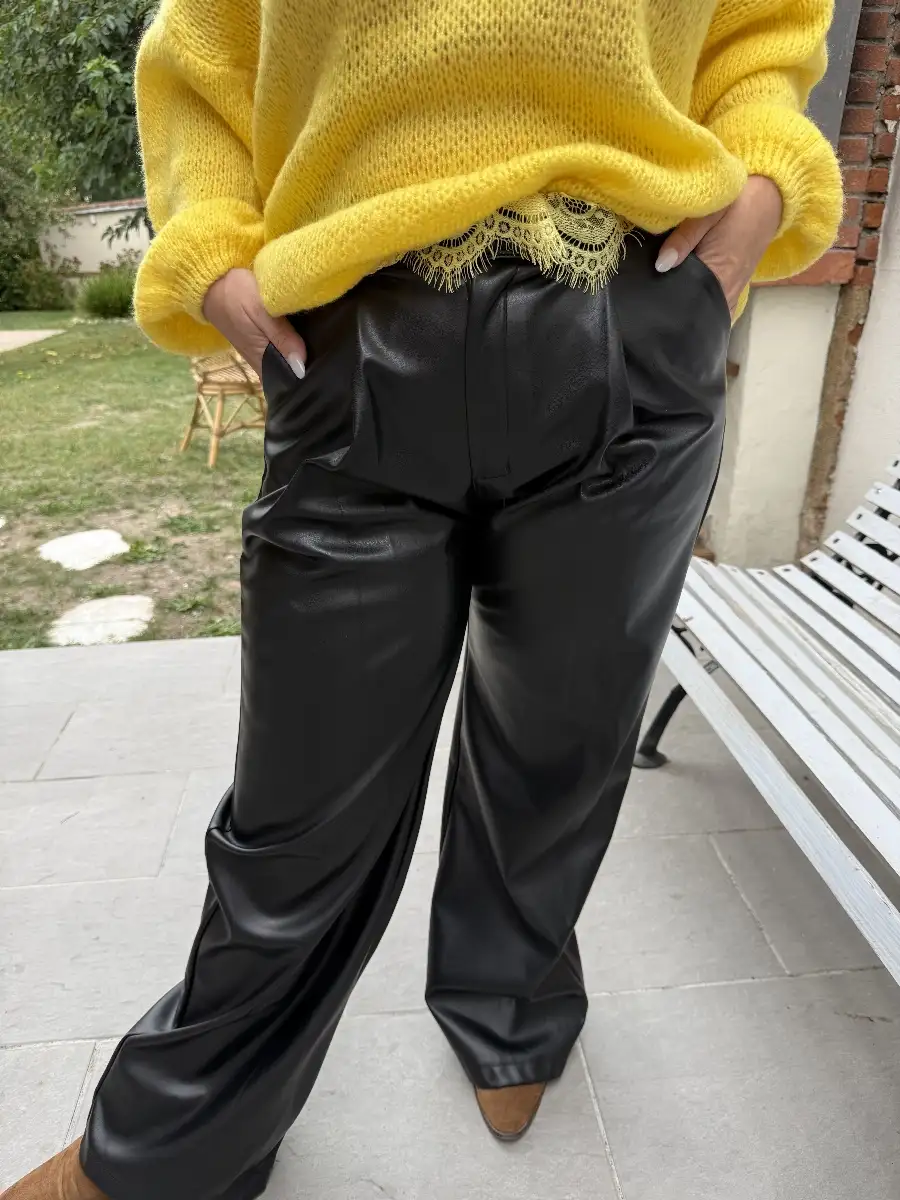 PANTALON NOIR SIMILICUIR