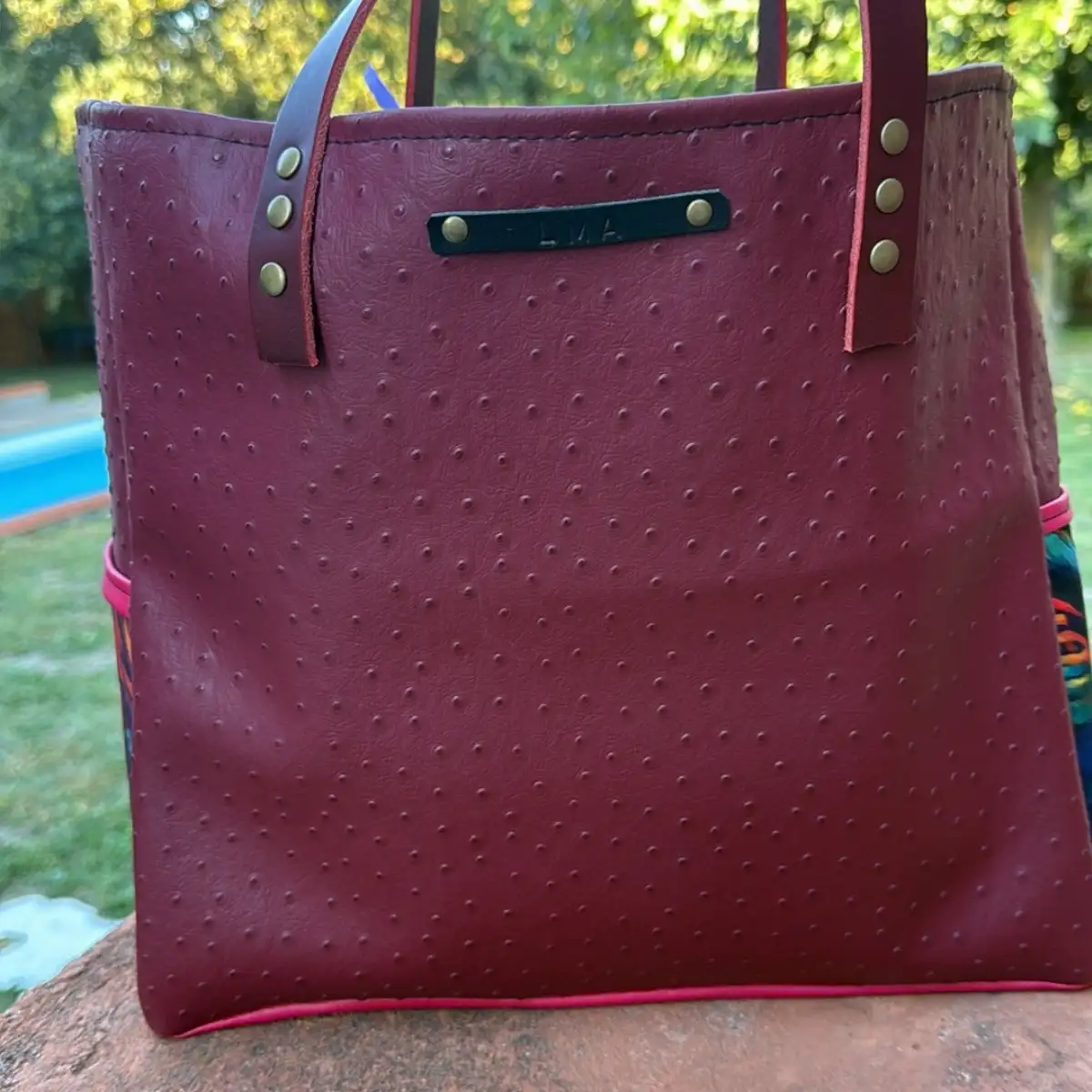 CABAS HIBOU OSCAR SIMILICUIR AUTRUCHE BORDEAUX