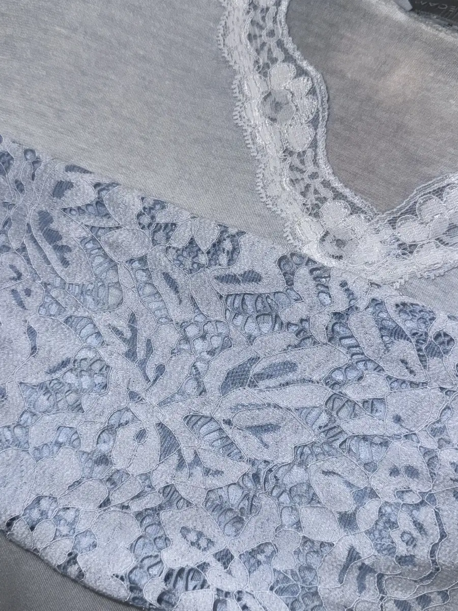 TOP A DENTELLE