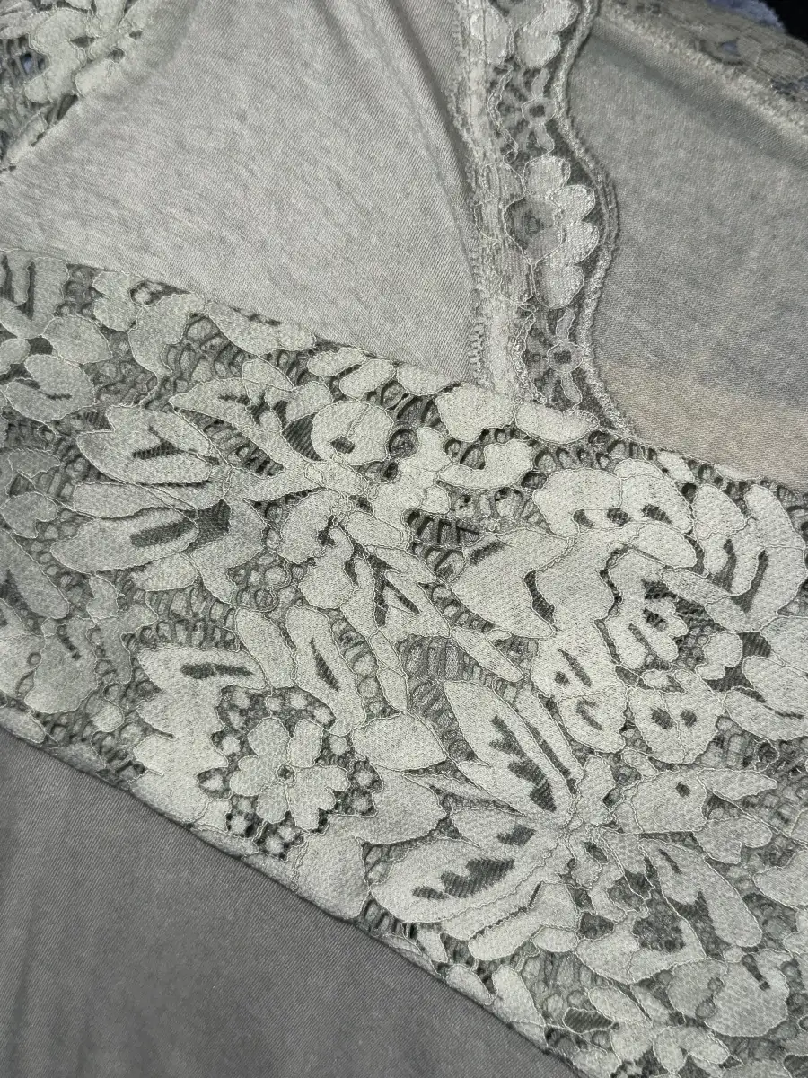 TOP A DENTELLE