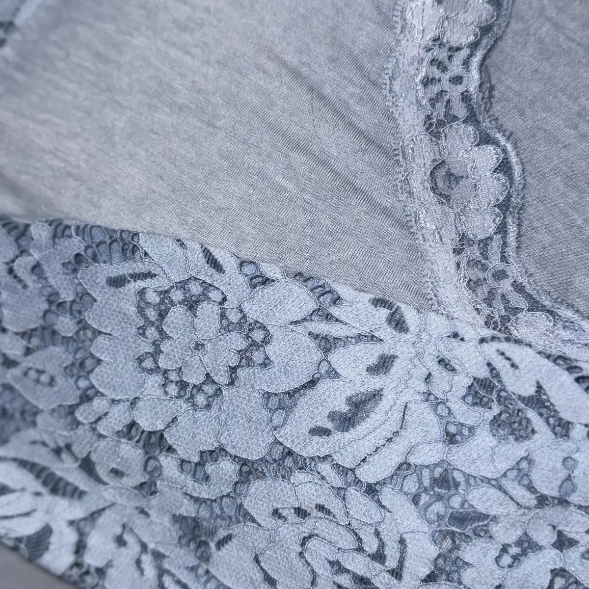 TOP A DENTELLE