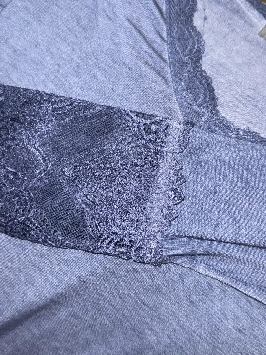 TOP A DENTELLE  « ROULEAU »