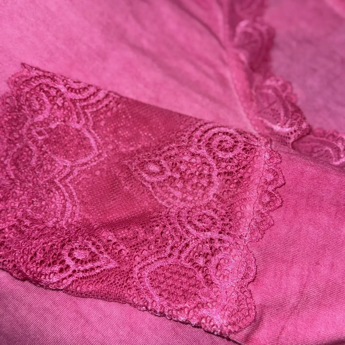 TOP A DENTELLE  « ROULEAU »