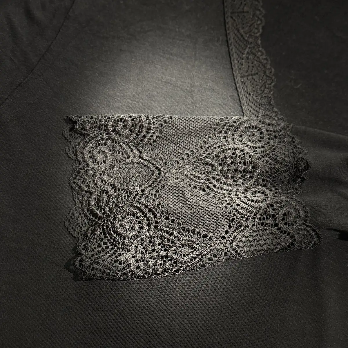 TOP A DENTELLE  « ROULEAU »