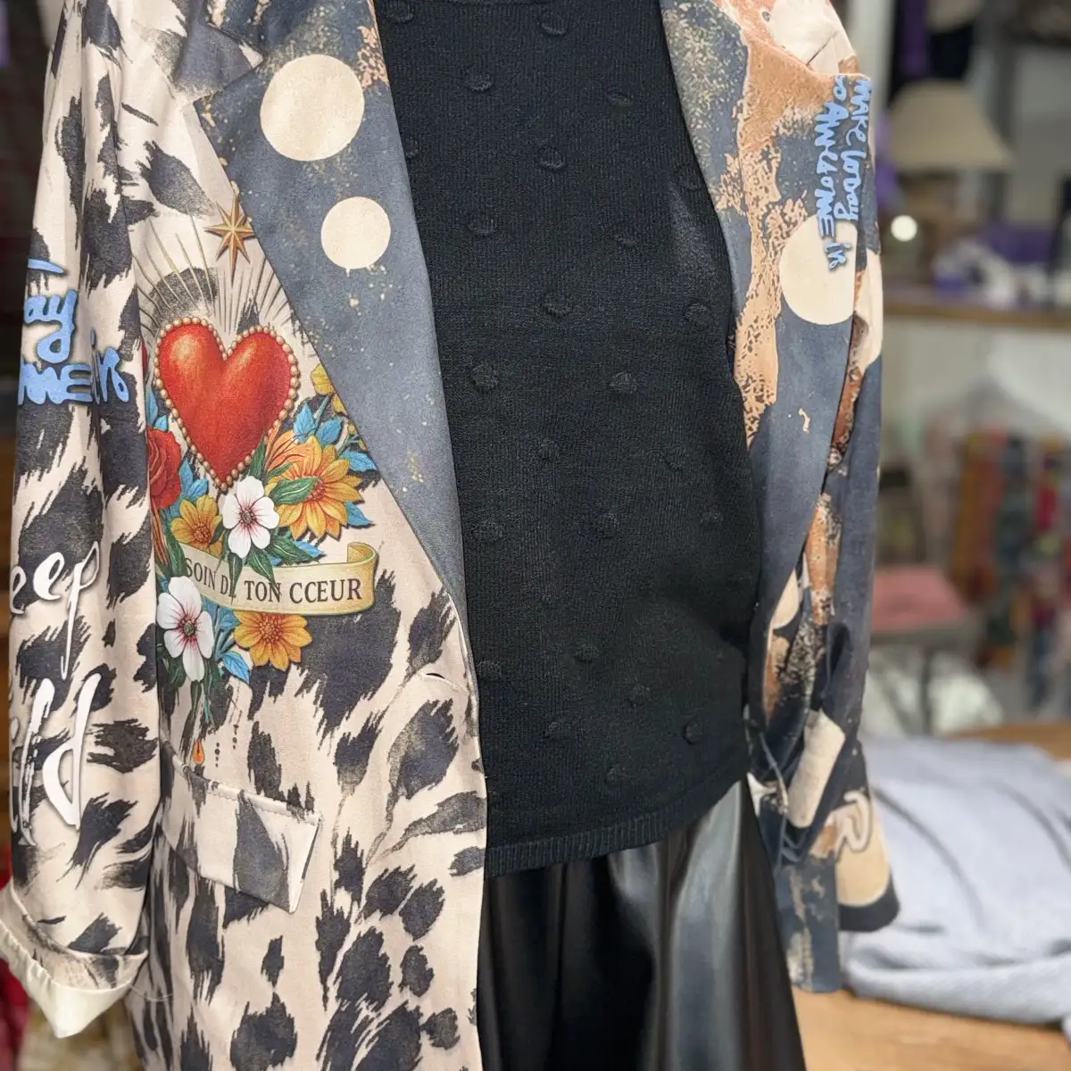 VESTE BLAZER SUEDINE DOUBLEE MOTIF OEIL, MOTIF COEUR