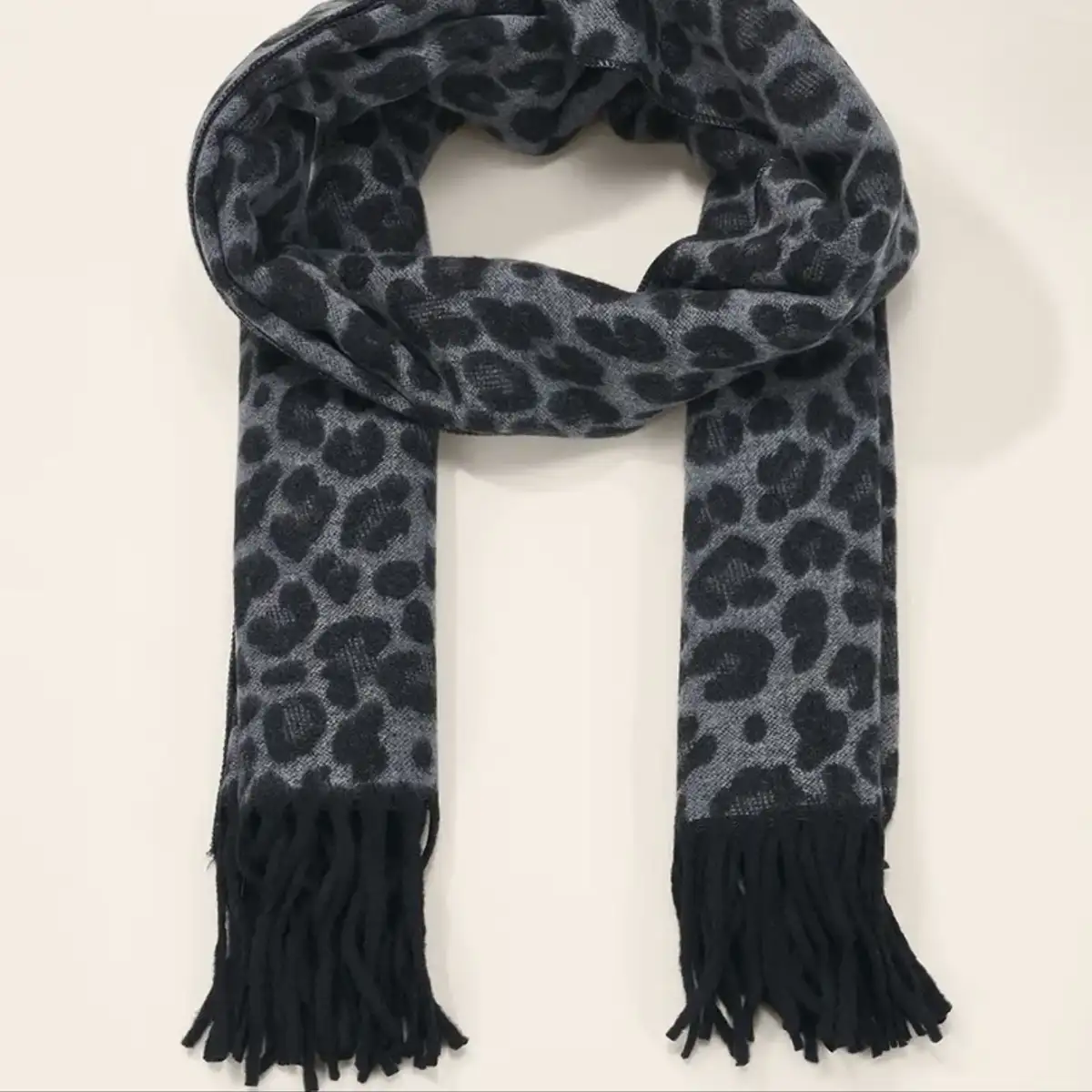 GRANDE ECHARPE LEOPARD AVEC FRANGES